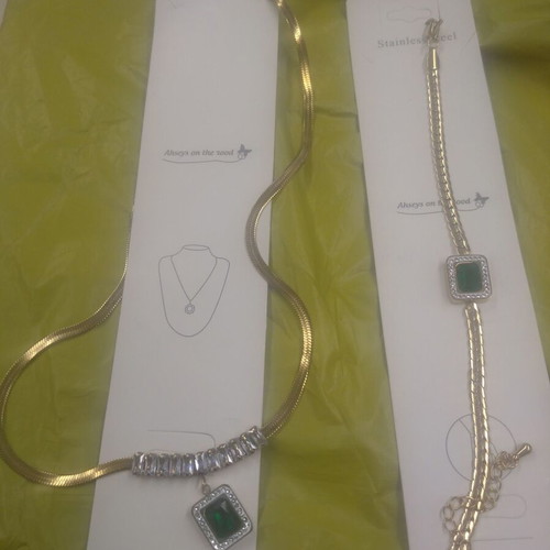 Jewelry set made of steel new with green and gold stones