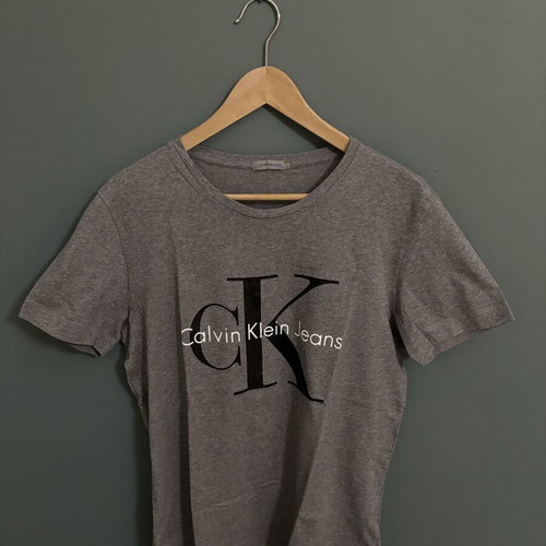 Calvin Klein Jeans κοντομάνικο μπλουζάκι με μεγάλο λογότυπο γκρι μέγεθος L σαν καινούργιο