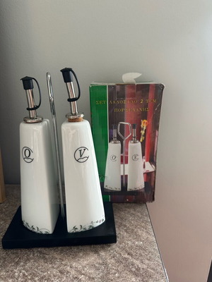 Porcelain oil and vinegar set new with its box