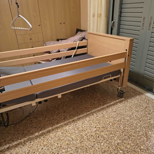 Trento Electric Hospital Bed like new with mattress