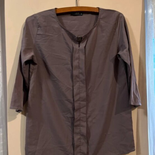 Lightweight brown blouse like new, size M