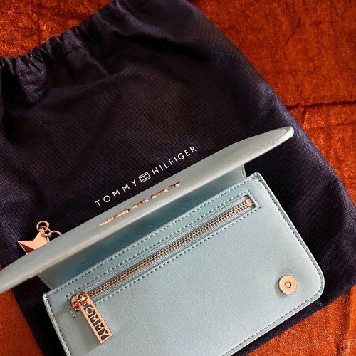 Tommy Hilfiger bag used 20x12x5