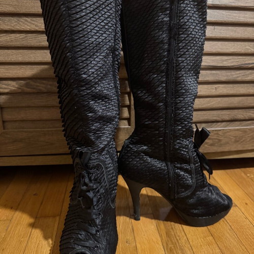Satin boots with snake texture and appearance, used, size 38