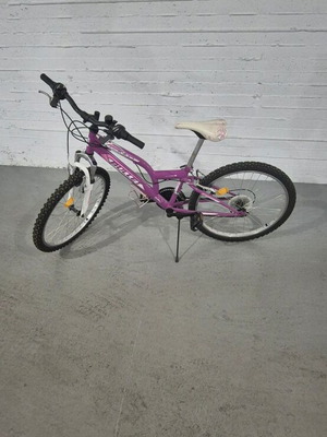 Bullet 24-inch women's mountain bike with front suspension and gears
