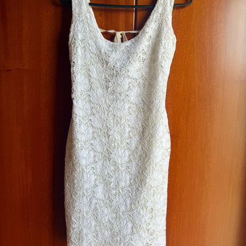 Rococo ivory embroidered dress like new with open back