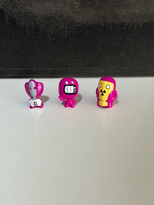 Go-Go’s Crazy Bones magenta mini figures like new