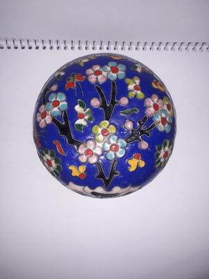 Cloisonné box used with floral design
