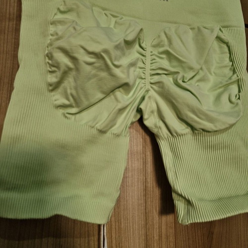 Thrivin Sculpting High Waist Scrunch Shorts new, pistachio color
