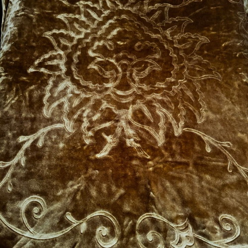 Blanket like new with velvet and faux fur texture