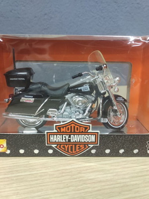 Harley Davidson Oklahoma State Highway Patrol Trooper 1/18 scale model