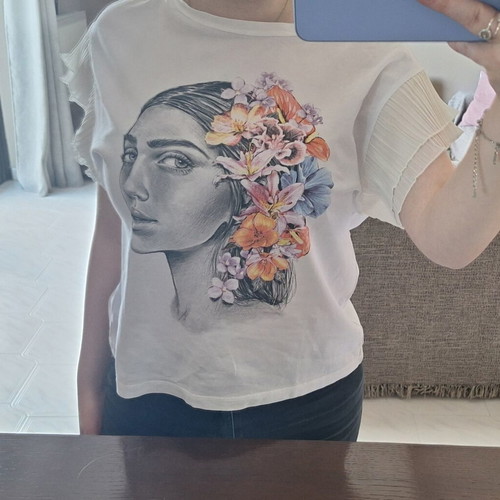 Zara white T-shirt with print and pleated sleeves size S like new