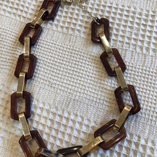 Choker necklace with brown rings and turtle design new