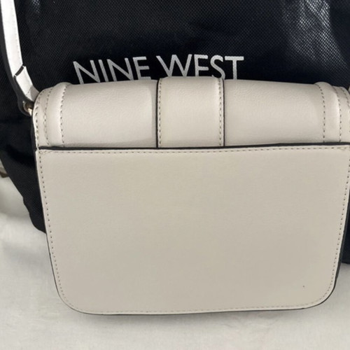 Nine West crossbody bag cream like new with case