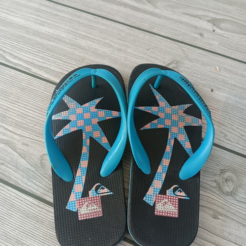 Quicksilver slippers size 27.5
