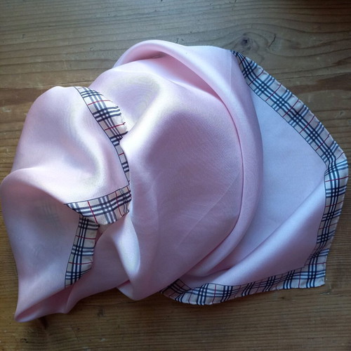 Burberry silk scarf like new, soft pink 55×55cm