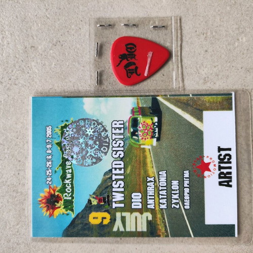 Rockwave pass with pen signed by Graig Goldy
