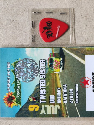 Rockwave pass with pen signed by Graig Goldy