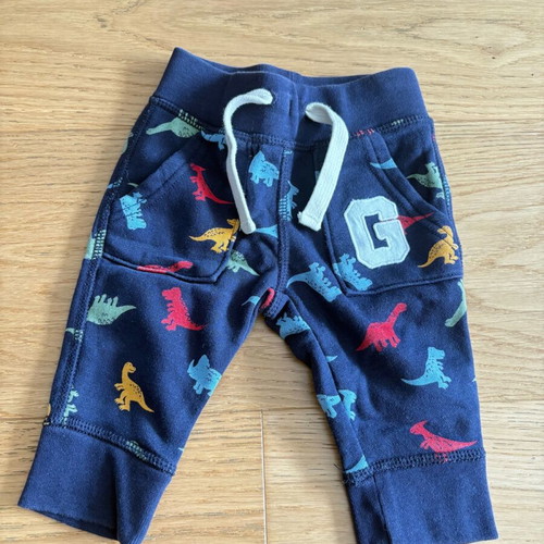 GAP pants like new, sweatpants, size 3-6 months
