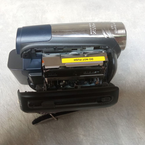 Canon MD 215 Mini DV video camera used, non-functional for parts