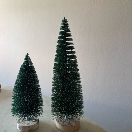 Christmas trees like new, decorative with glitter