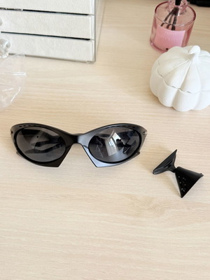 Oakley Plantaris sunglasses like new, detachable part, black