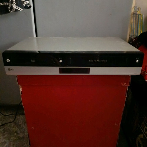 LG DVD & VCR player used, 2008 model, needs repair, no remote