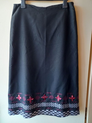 Miss NR black midi skirt like new with burgundy-white decoration