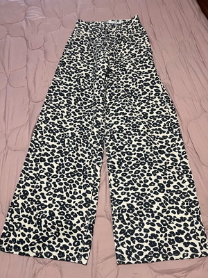 Zara pants size 32 like new, off-white