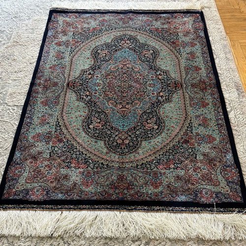 Persian machine-made bamboo silk rug new 117x77 cm