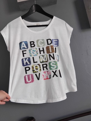 T-shirt white with colorful details like new