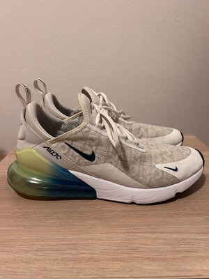 Nike Air 270 sneakers size 45 like new, white