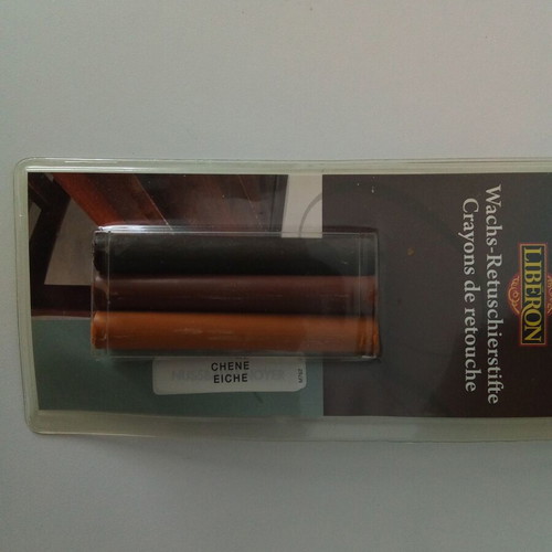 Parquet repair kit used with pencils and wood pastes
