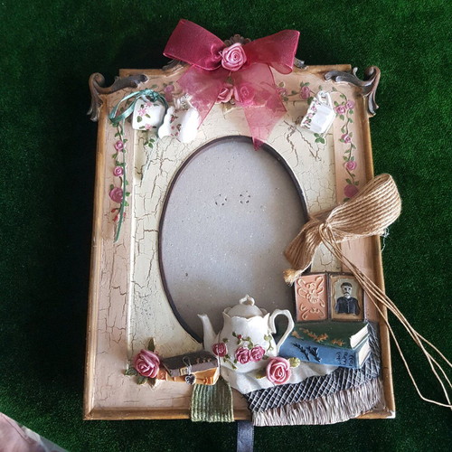 Frame with hanging decorations used, broken support