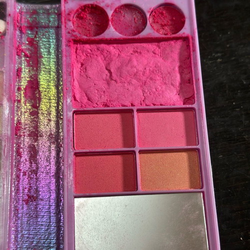 Martinelia kids eyeshadow palette new, broken blush