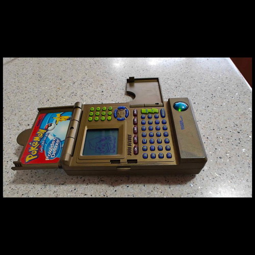 Tiger Electronics Pokémon Pokedex Deluxe Gold 2001 like new