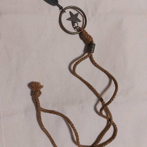 Rock necklace used with metal elements