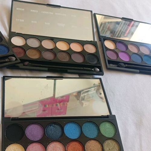 Sleek palettes like new, pack of 4 pieces