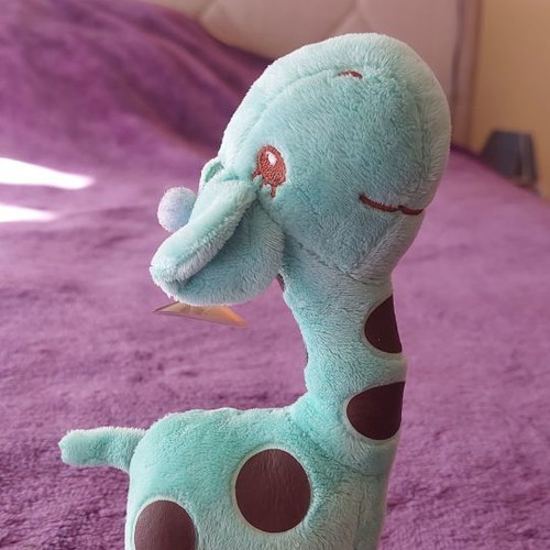 Small plush giraffe with suction cup, 17 cm