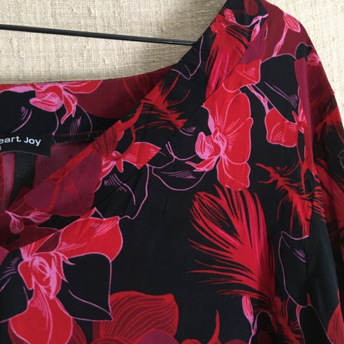 Peace Heart Joy silk crape top, size S, red floral