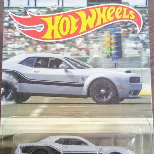 Hot Wheels '18 Dodge Challenger SRT Demon like new sealed