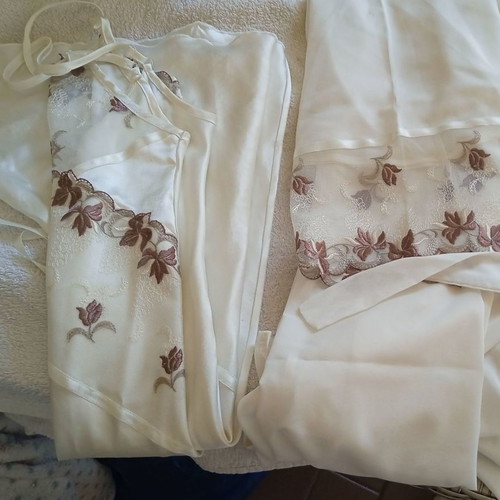 Satin set nightgown and robe like new, small, ivory color, excellent quality Elizabeth George