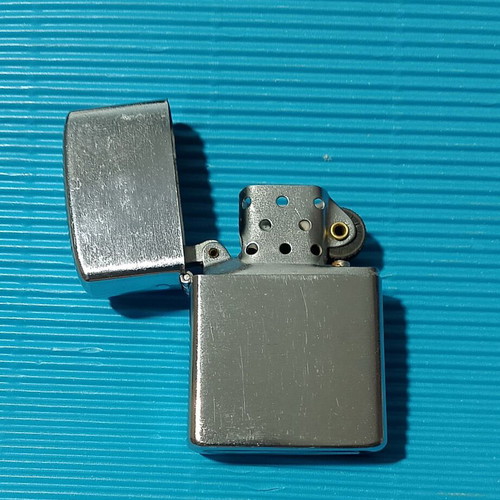 Z-16 Windproof Lighter like new