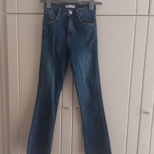 Zara TRF elastic jeans size 32 like new, blue