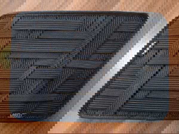 Ελαστικό Organiger Grid-It διπλής όψεως για τα ψηφιακά σας Gadget