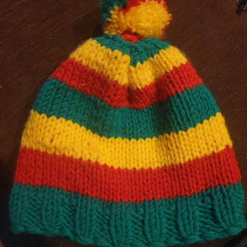 Hand-knitted hat like new, multicolored