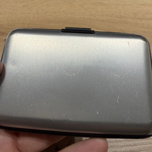 Aluminium card holder like new, black and silver