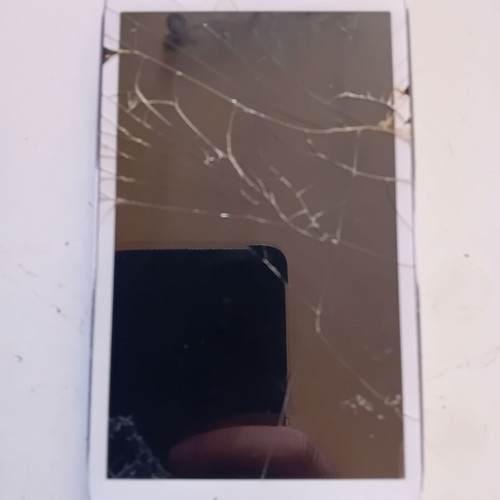 Samsung GT-I9060/DS mobile phone refurbished, broken screen for parts