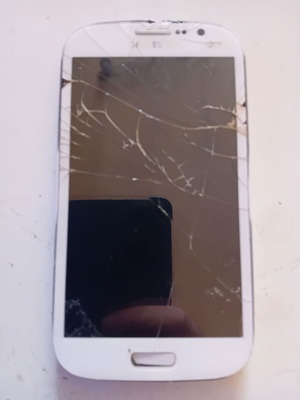 Samsung GT-I9060/DS mobile phone refurbished, broken screen for parts