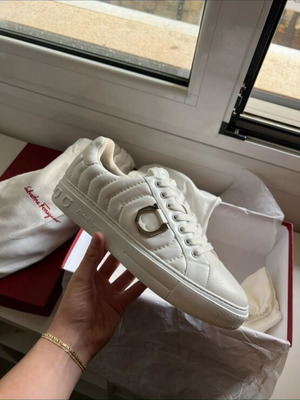 Salvatore Ferragamo Laky Sneakers σαν καινούργιο, άσπρα, νούμερο 41