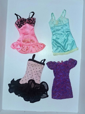 Barbie mini dresses like new, pack all together